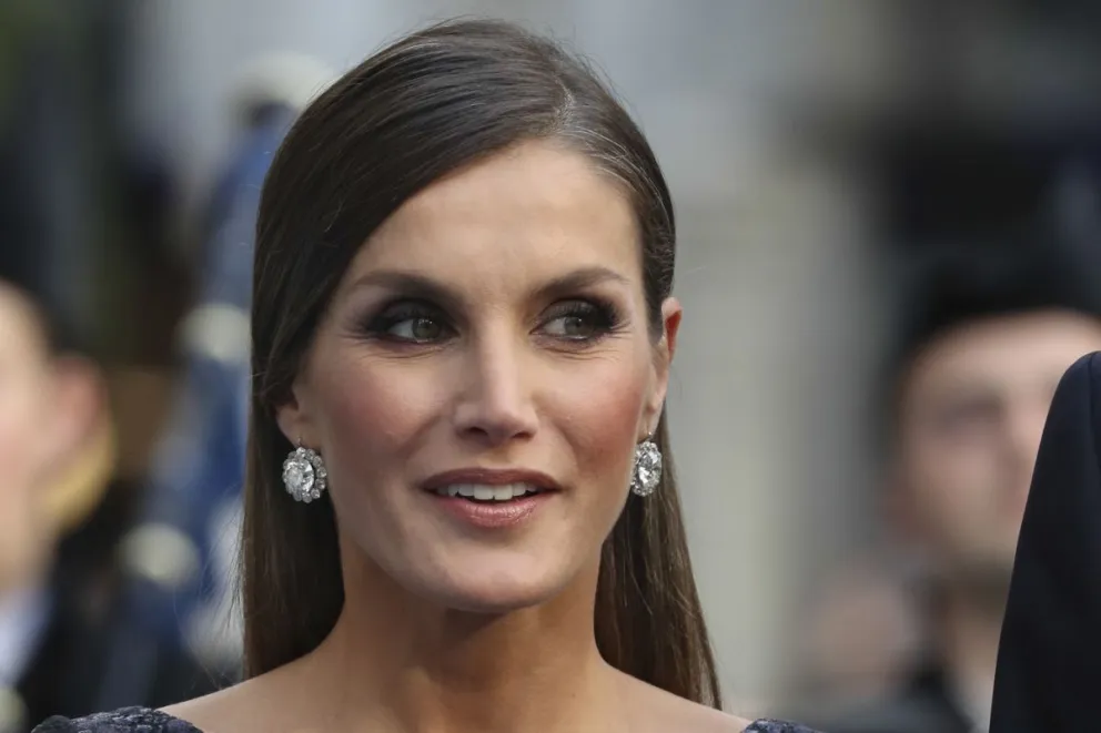 La reina Letizia fuera de protocolo: esta es la polémica forma en que le respondió a una mujer que la atacó
