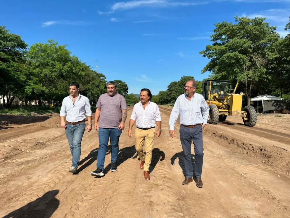 Oportunidades y Desarrollo: Gustavo Sáenz verificó la construcción de nuevas viviendas y obras públicas en Tartagal