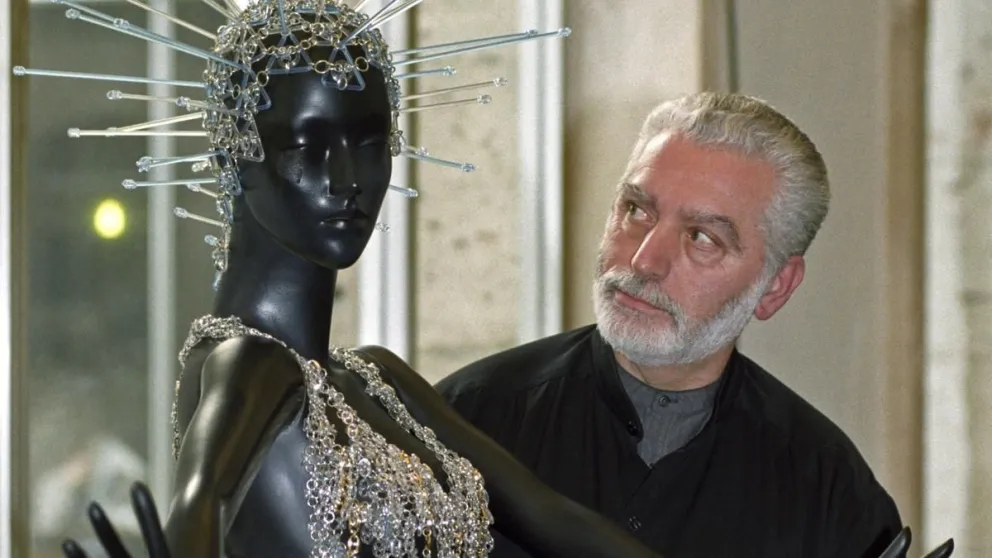 De estudiar con Balenciaga a las profecías de Nostradamus: 10 increíbles datos ocultos de la vida de Paco Rabanne