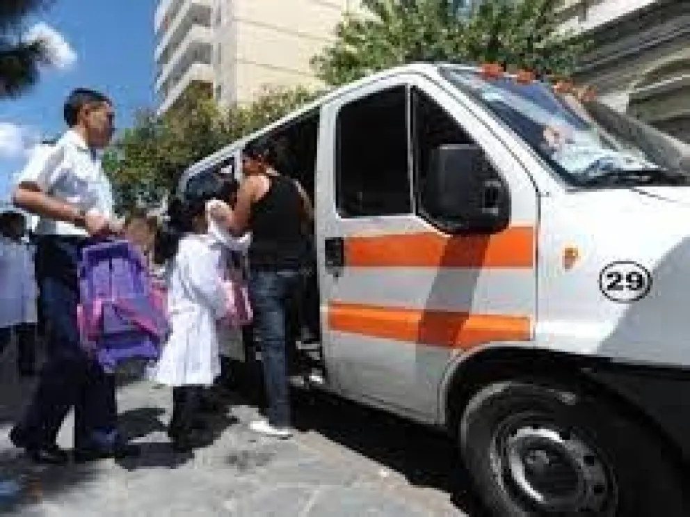 Foto: Transportes escolares. Fuente: Twitter