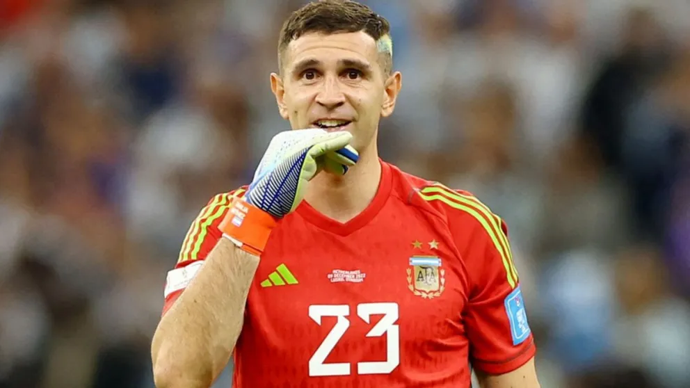 Este es el entrenador que casi acaba con Dibu Martínez y ahora es olvidado por todos 