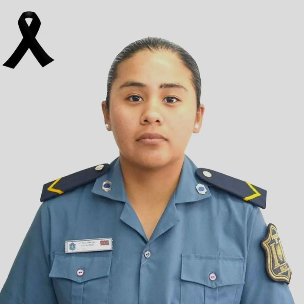 Policía muere tras caer de su moto y ser embestida por un auto