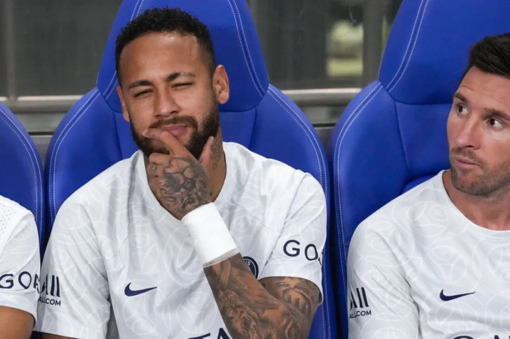 Neymar de cumpleaños: el festejo con Lionel Messi y el insólito saludo de Kylian Mbappé