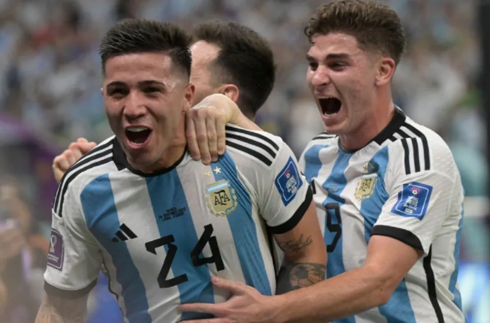 Luego de las críticas en Inglaterra, la revelación de Lionel Messi sobre Julián Álvarez y Enzo Fernández
