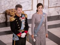 El fabuloso y reciclado look de Mary de Dinamarca en una jornada especial para la familia real