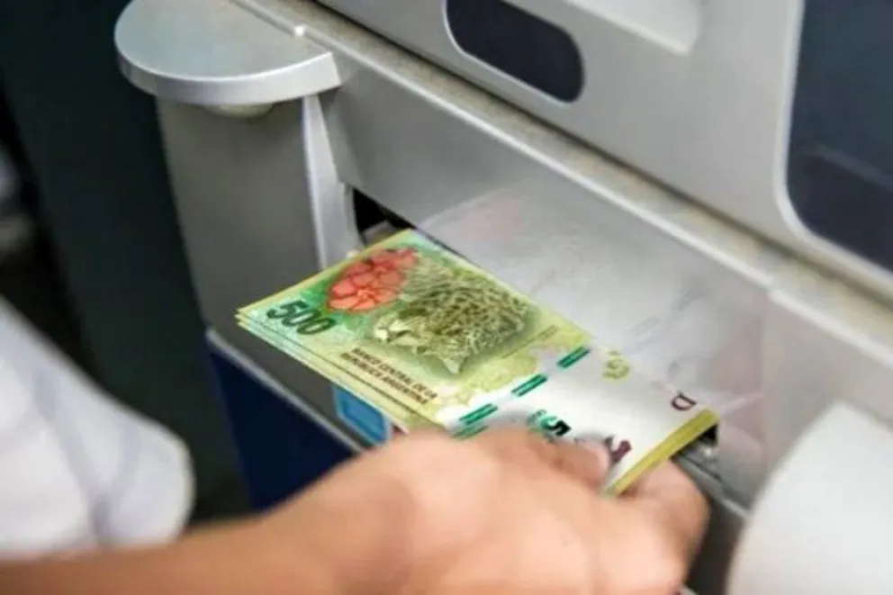 Dinero olvidado en un cajero: que debo hacer en caso de encontrarlo y dónde asistir
