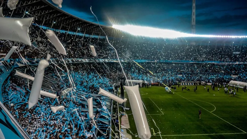 Salió de Racing Club de Avellaneda, brilló con la Selección Argentina y hoy intenta sobrevivir