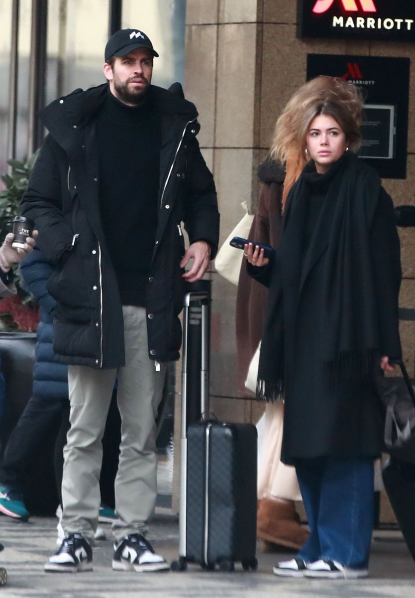 Gerard Piqu&eacute; y Clara Ch&iacute;a fueron vistos en la calle.