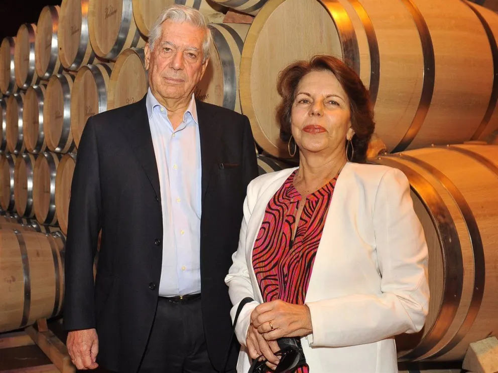 Amenazas y manotazos: la furia de la ex mujer de Mario Vargas Llosa con la prensa