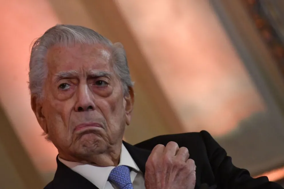 La foto de la que todos hablan: Mario Vargas Llosa junto a Patricia Llosa en su casa de Paris 