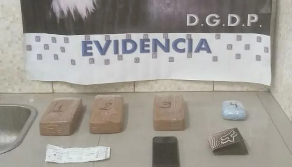 Un joven es arrestado por transportar más de 3 kilos de cocaína en una mochila