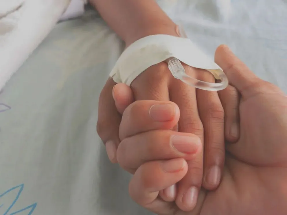 Grave denuncia: una empresa no cumple con los cuidados necesarios para una niña que sufre hidrocefalia