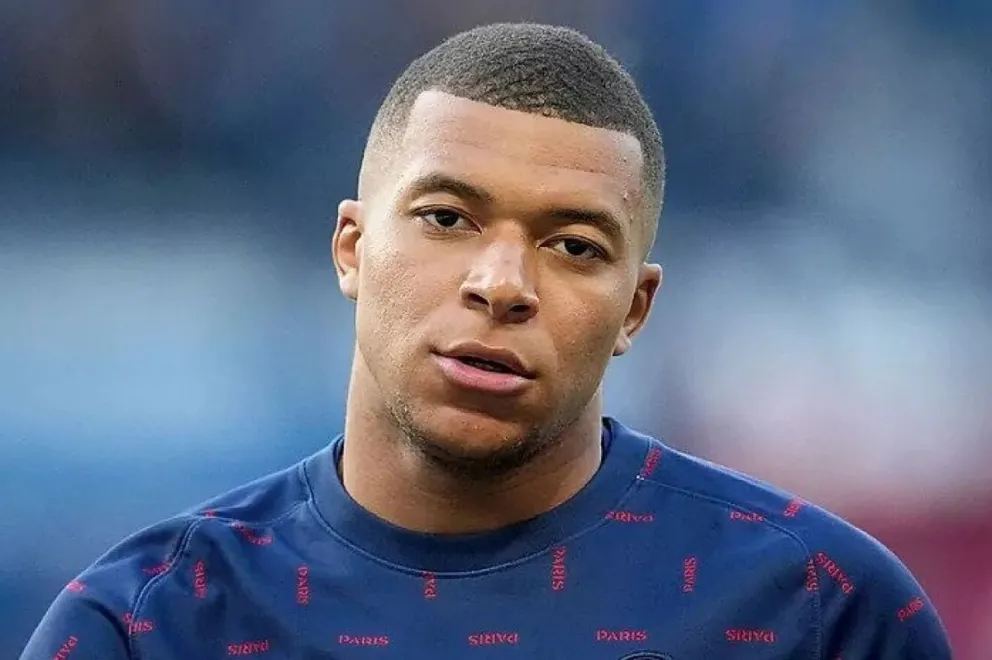 Kylian Mbappé tiene pensado aceptar la propuesta del Real Madrid, incluso traicionando a su familia