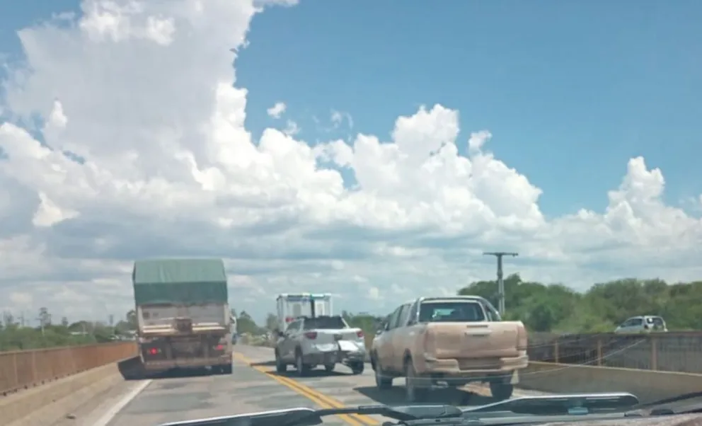 Grave accidente en el puente del río Mojotoro: uno de los conductores debió ser hospitalizado 