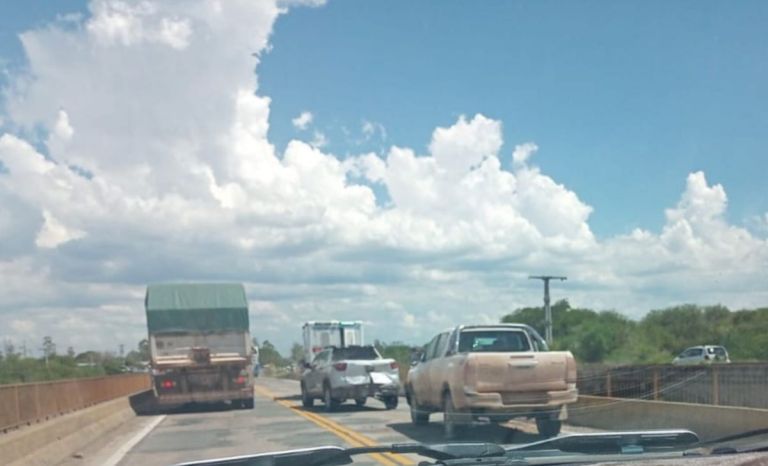 Grave accidente en el puente del río Mojotoro uno de los conductores