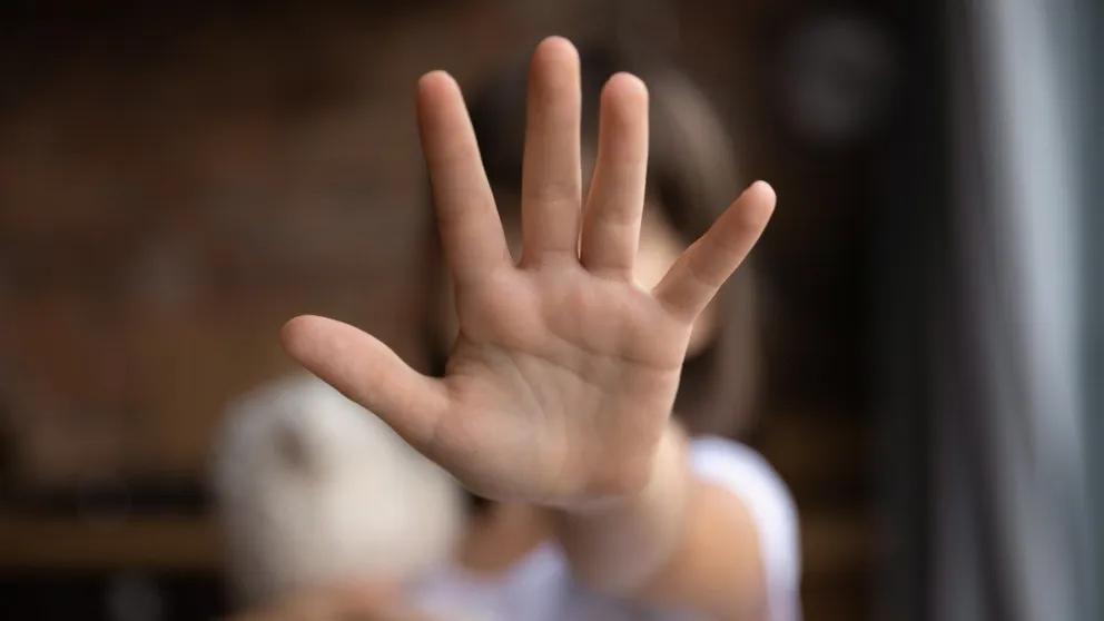 Un hombre abusó de su hija menor y de una joven con sordera en Metán