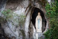 La Iglesia Católica conmemora éste sábado la primera aparición de la Virgen de Lourdes