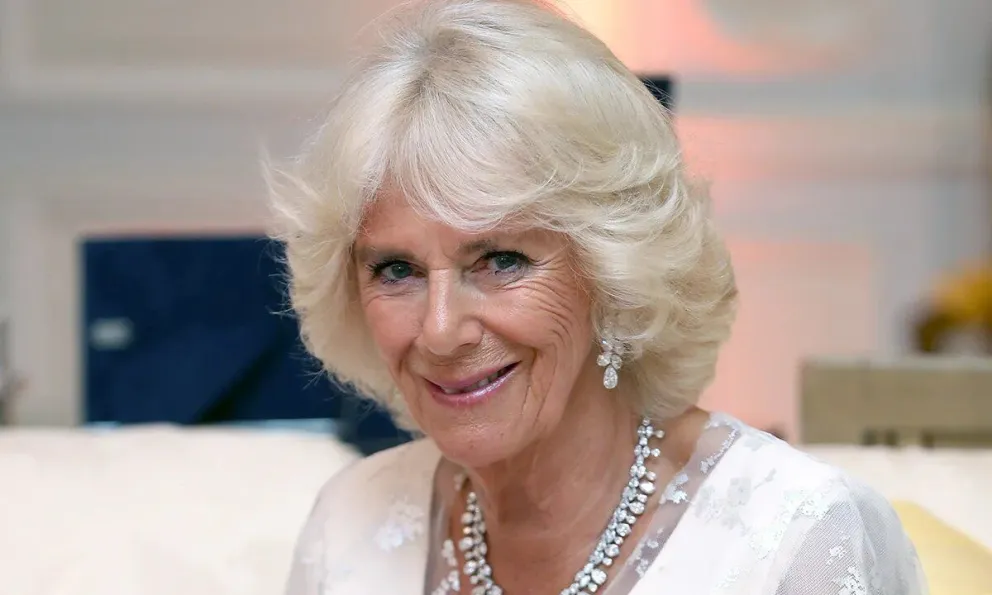 Roba miradas: la reina Camilla Parker cautiva con un lindo abrigo que refuerza su estilo