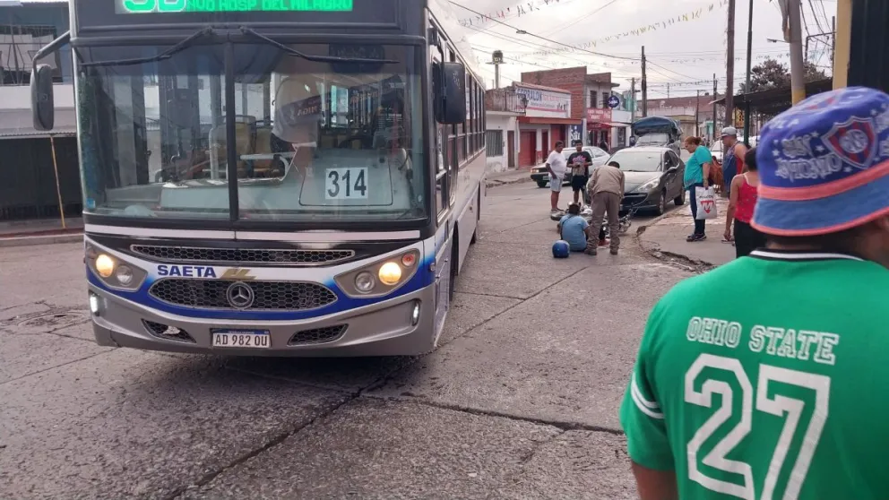 Nuevamente: colectivo de SAETA atropello a motociclista