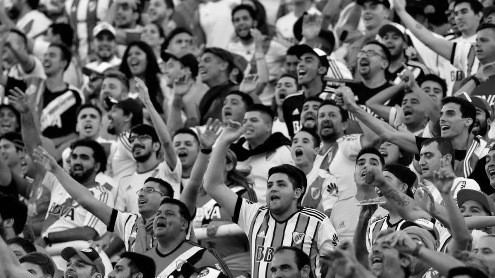 Conmoción en el mundo millonario: un hincha de River falleció cuando iba al Monumental