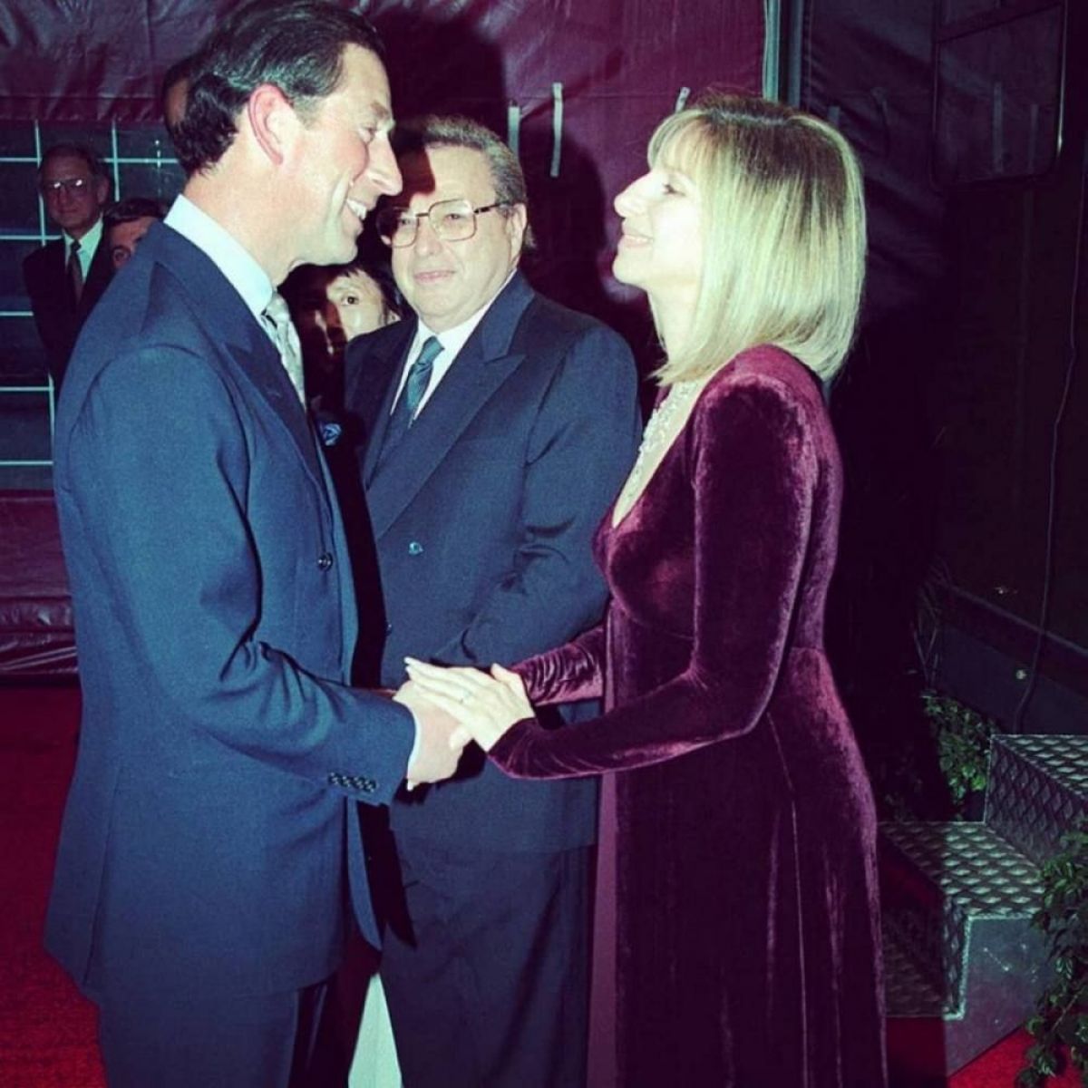 Carlos III junto a Barbra Streisand.