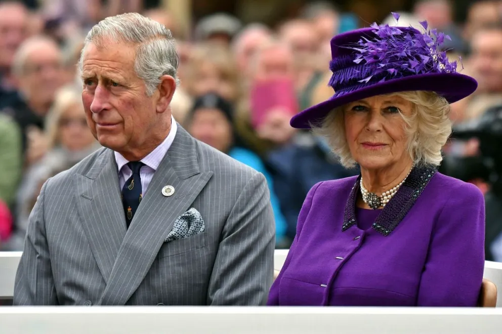 Camila Parker feliz: acusan al rey Carlos III de cometer un error grave con Harry y traicionar a la reina Isabel II