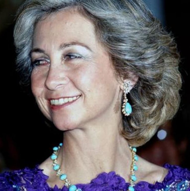 La reina Sofía luce sus joyas.
