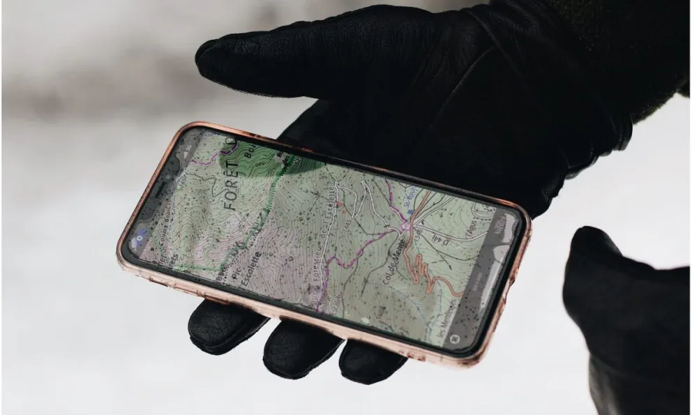 Una franela que no es para limpiar: así un menor de edad robó un teléfono celular en un bar