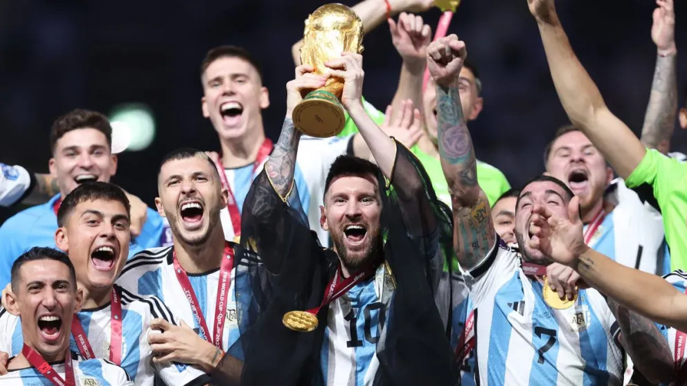 Juega en Brighton, salió campeón del mundo y es escándalo mundial porque se acaba de separar