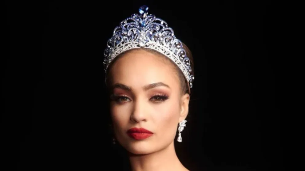 R'Bonney Gabriel es burlada y humillada por la Organización de Miss Universo