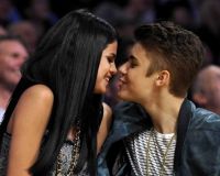 Hailey Bieber tiembla: Selena Gómez y Justin Bieber desfilan por el país de los recuerdos 