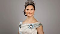 Compite con la reina Letizia: Victoria de Suecia impacta con tres looks de bajo costo en su gira oficial