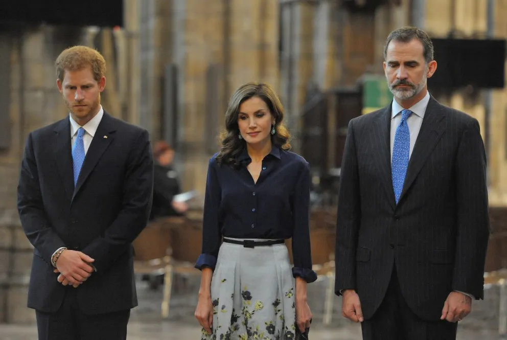 Furia contra la corona: Harry y Meghan gastan millones mientras Felipe VI y Letizia se aumentan el sueldo
