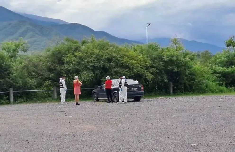 Continúan las investigaciones por la pareja muerta dentro de un automóvil en Las Lomitas