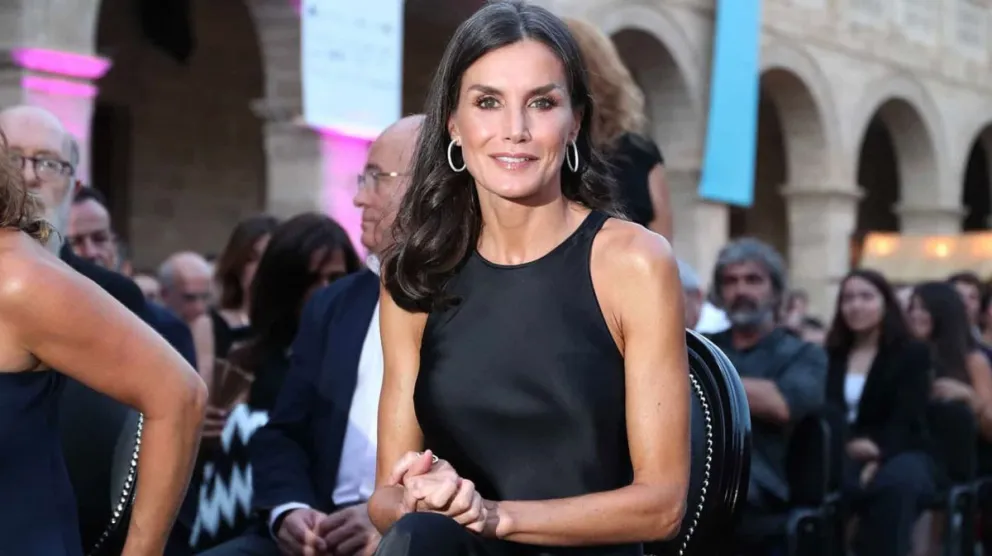 Mientras Juan Carlos I y la reina Sofía se hunden, la reina Letizia hace alarde de su mejor momento