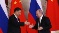 Estados Unidos advierte que China podría enviar armas a Rusia 