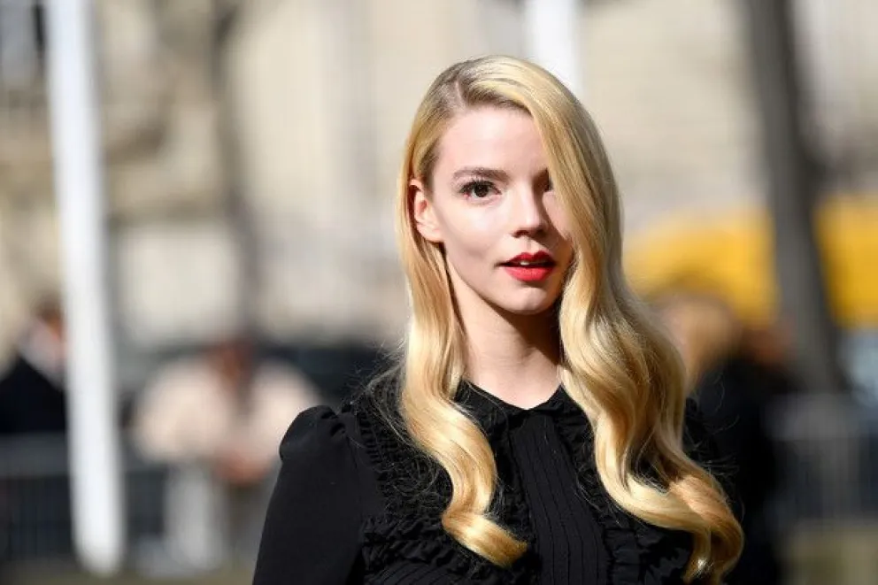Tras revelar que sufrió de un brutal acoso, Anya Taylor-Joy desata la locura con sus looks en los BAFTA