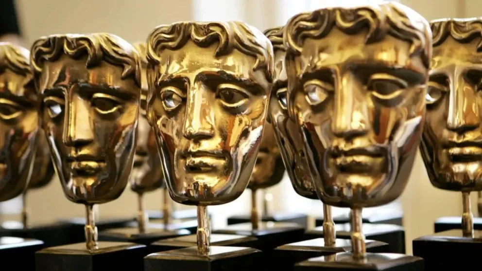 Premios BAFTA: las fotos de cómo fueron las tremendas caídas que sufrieron los artistas