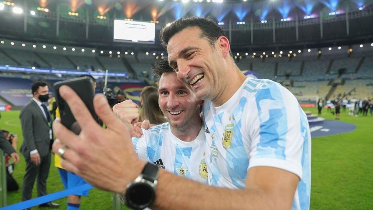 Lionel Scaloni junto a Lionel Messi.