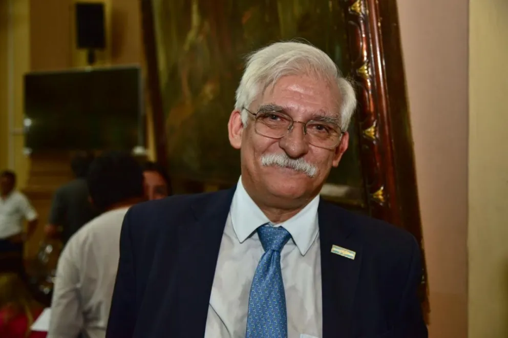 Carlos Zapata pidió intervención a la justicia por fake news en su contra  