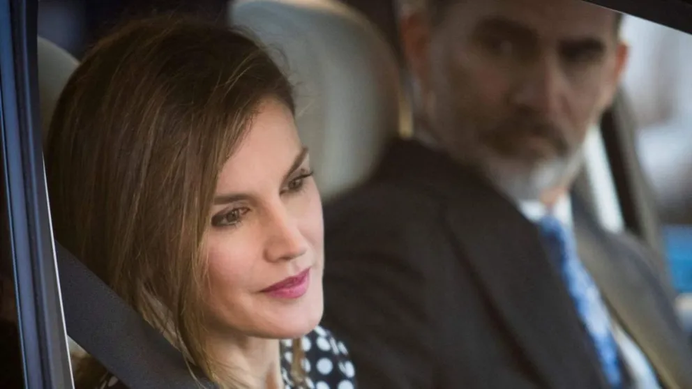 Por culpa de este enigmático hombre el matrimonio de la reina Letizia tambalea 