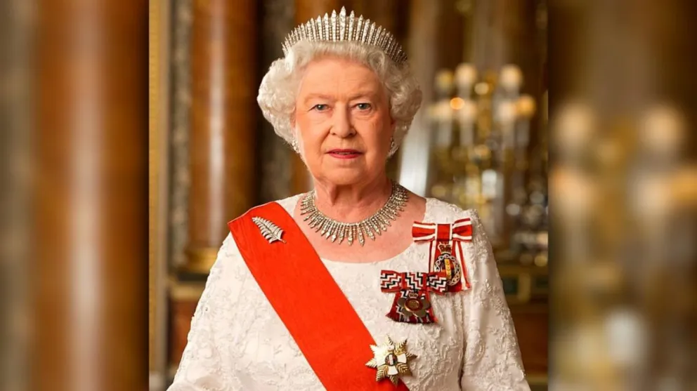 Los espantosos motivos de Isabel II para forzar a Harry de ir a la guerra: Guillermo intocable