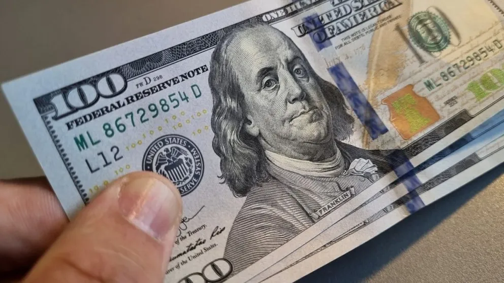 La nueva medida de los bancos respecto al dólar que impacta en el mercado informal de divisas