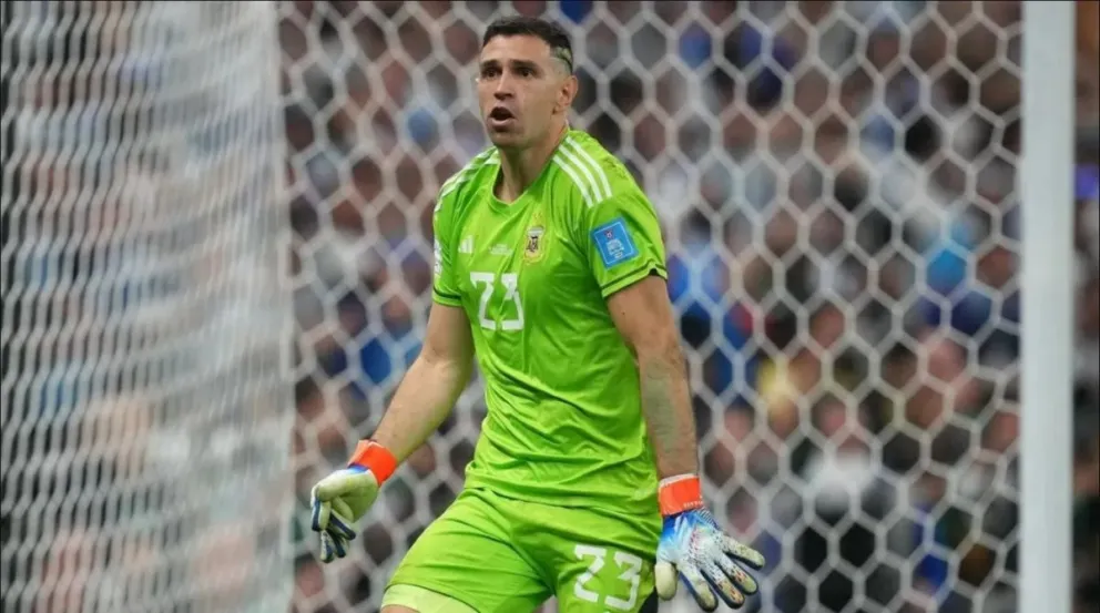 El Dibu Martínez le responde a la FIFA tras aprobar una polémica regla en su contra