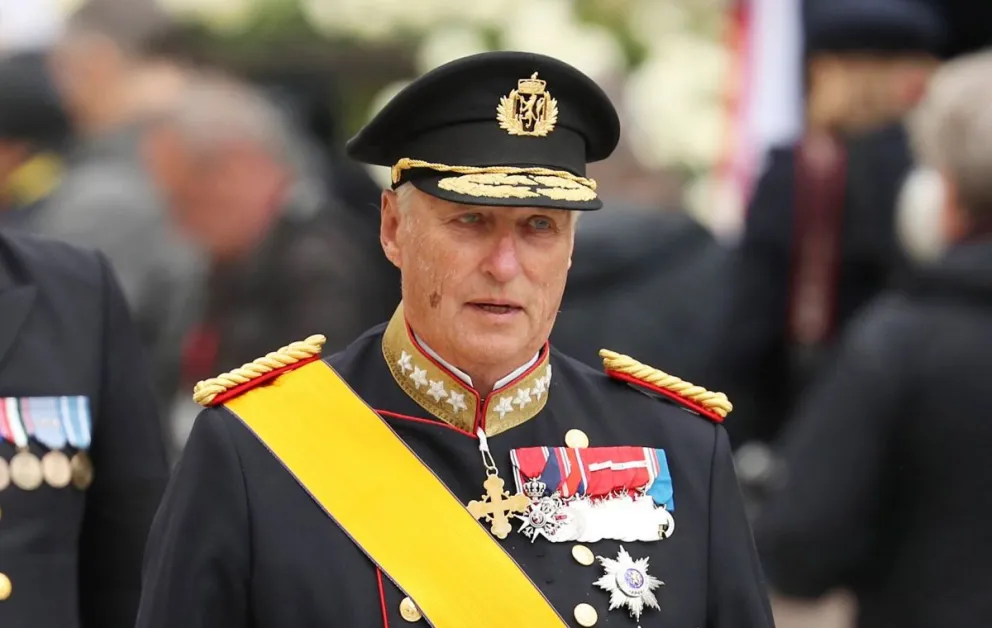 El sorprendente y peligroso regalo que recibió el rey Harald de Noruega en su cumpleaños 