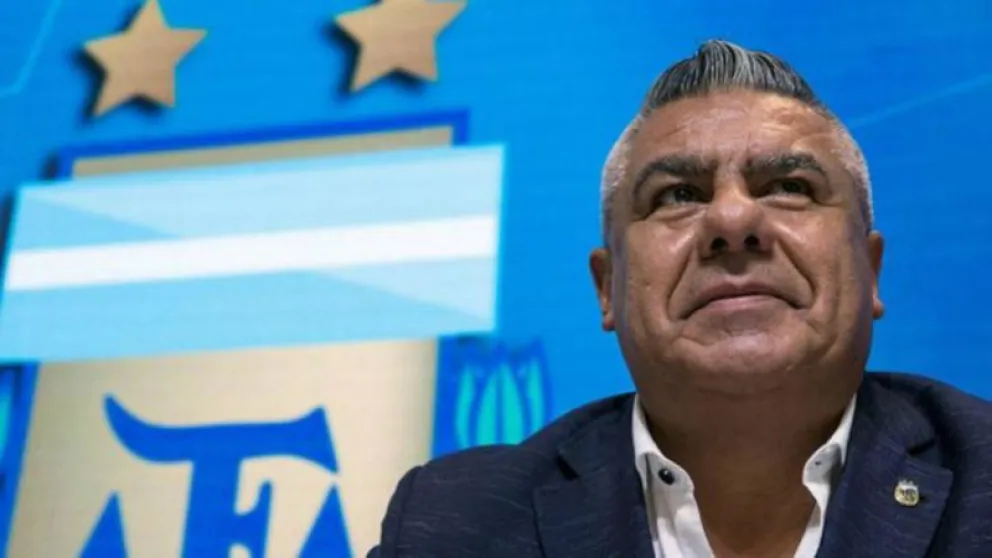 “El fútbol es cultura”: la AFA y “Chiqui” Tapia firman un acuerdo para que se dicte fútbol femenino en las escuelas