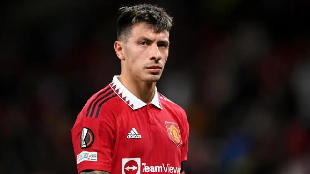 Lisandro Martínez responde furioso a una insólita crítica que podría sacarlo de Manchester United