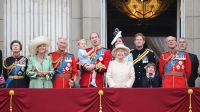 Esta es la insólita e increíble razón por la que el Rey Carlos III y la familia real llevan sangre en sus viajes