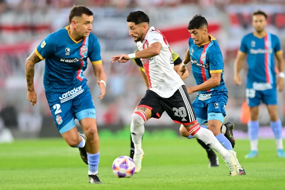 Martín Demichelis volvió a sufrir los problemas de Gallardo y River terminó perdiendo ante Arsenal