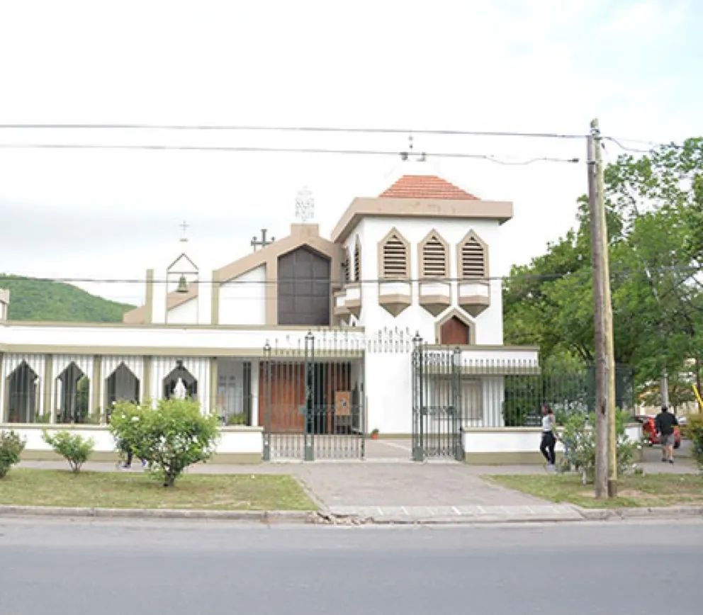 No todos vuelven a las aulas: una escuela de capital tomará clases en una parroquia  